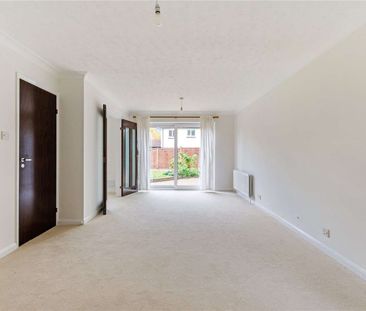 Detached family house, with double garage, in desirable location - Photo 2