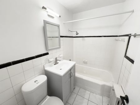 For Lease - 896 Eglinton Avenue Unit# 214, Toronto, Ontario - Photo 2