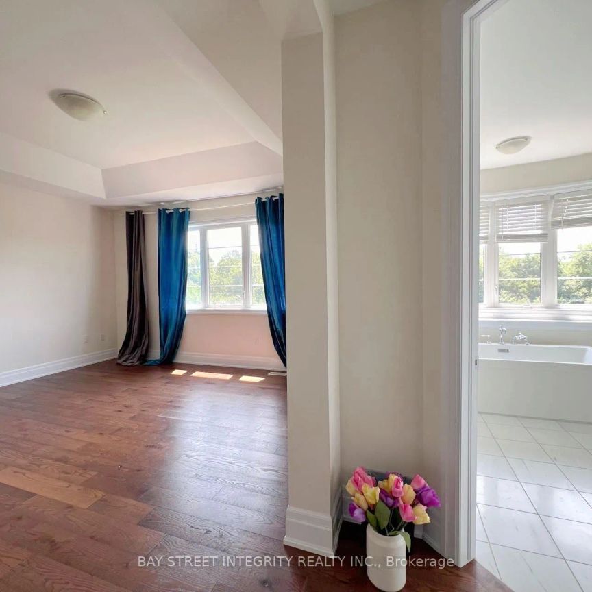 Detached Home For Lease | N9237784 - Photo 1