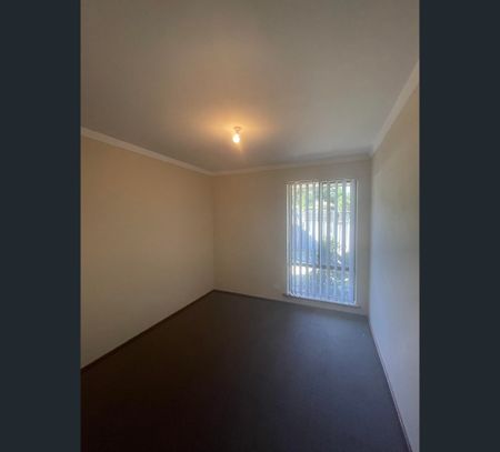 8 Aston Way, Gosnells, WA 6110 - Photo 2