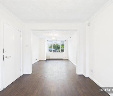 3 bedroom semi-detached house to rent - Photo 5