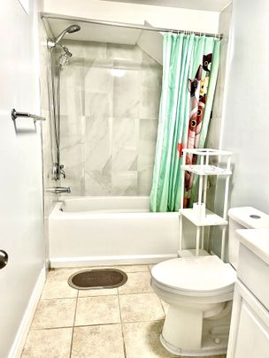 For Lease - 22 Newcastle Crescent, Richmond Hill, Ontario - Photo 1