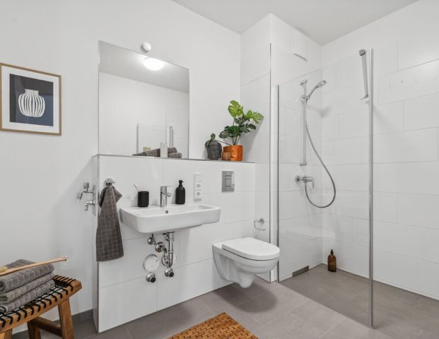 Moderne Neubauwohnung mit Mietergarten: stilvolle 3-Zimmer-Neubau mit Einbauküche - Photo 1
