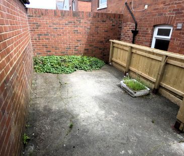 1 bed Apartment - To Let - Photo 6