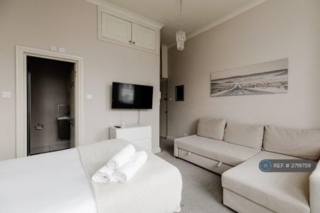 Studio to rent - Photo 5