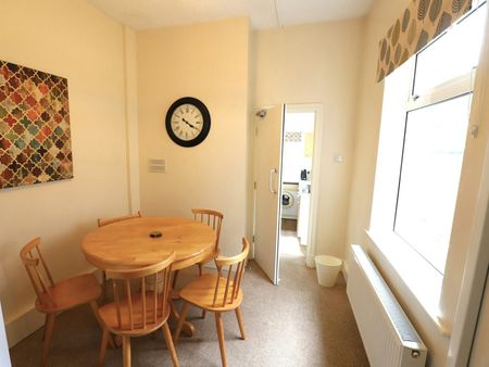 Terraced House to rent on - Photo 3