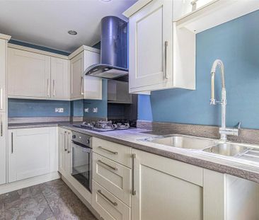 4 bedroom terraced house to rent - Photo 5