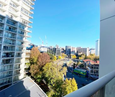 Bright Two-Bed with Openable Windows - CBD Living - Photo 1