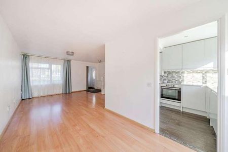 Ascot, Chichester Close, SL5 - Photo 2