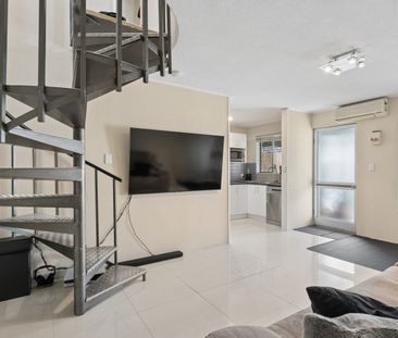 Stylish & Convenient Townhouse Living in Wembley - Viewing Monday 1... - Photo 3