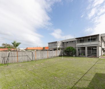 19a Silky Oak St, Kirwan QLD 4817 - House For Rent - $460 | Domain - Photo 2