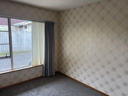 Belfast – Spacious 3 bedroom home, 2 x Heat pumps, Fully fenced section - Photo 3