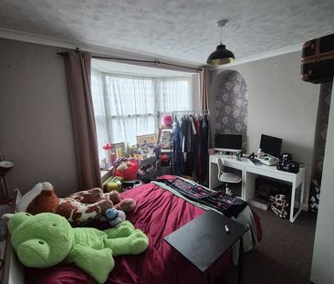 Room in a Shared House, The Highway, BN2 - Photo 2