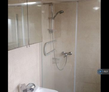4 bedroom end of terrace house to rent - Photo 6