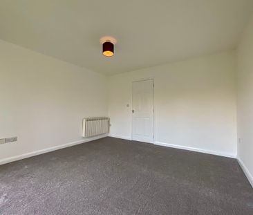 2 bedroom Apartment to let - Photo 2