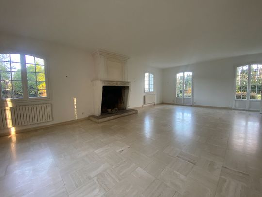 ISLE, GRANDE Maison de 260m² avec 6 chambres, garage double, jardin clos et sous-sol ! - Photo 1