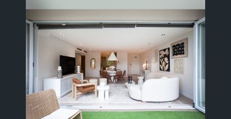 Palatial ocean view 3-bedroom penthouse apartment, moments from the beach - $2,800 a week fully furnished - Photo 2