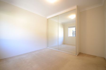 2 Bedroom Spacious Unit - Photo 5