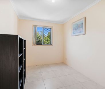 Modern Split-Level Townhouse in Prime Robina Location - Ideal for S... - Photo 3