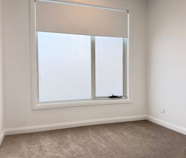 Brand New Townhouses in Prime Thomastown Location! - Photo 2