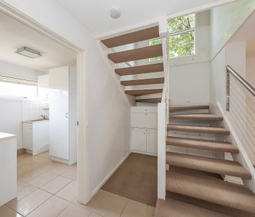Charming Two Storey Townhouse - Photo 2