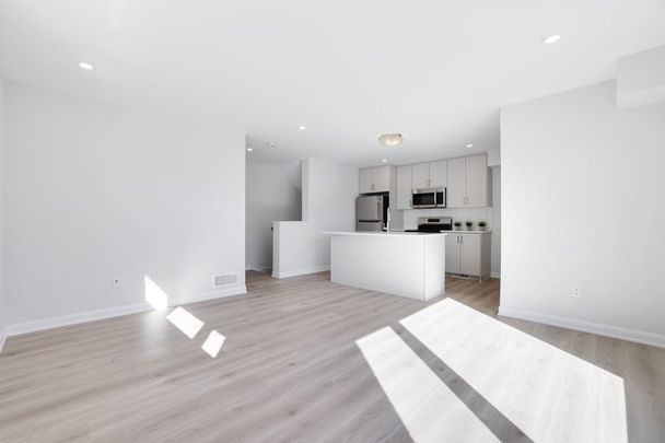 For Lease - 917 Creekway Private, Kanata, Ontario - Photo 1