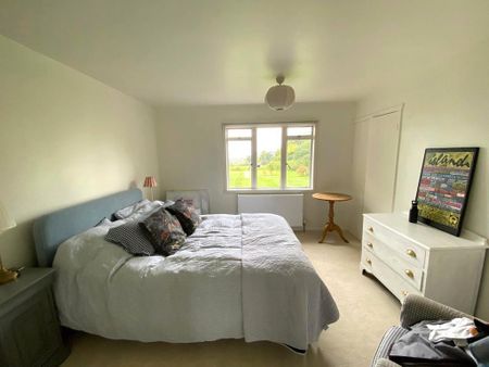 4 bedroom detached house to rent - Photo 4