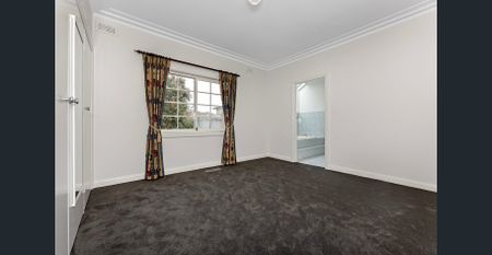 SPACIOUS FAMILY HAVEN IN A PRIME BENTLEIGH LOCATION - Photo 4