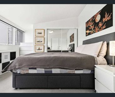 Luxury Double-Storey Apartment in Carlton North - Photo 1