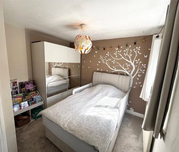 2 bedroom end of terrace house to rent - Photo 3