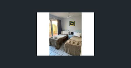 Water front apartment with great views to Fraser Island Perfect for Whale watching - Photo 4