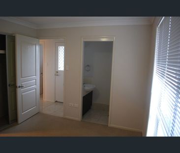 2/14 Sunning Street, Kearneys Spring, Qld 4350 - Photo 6
