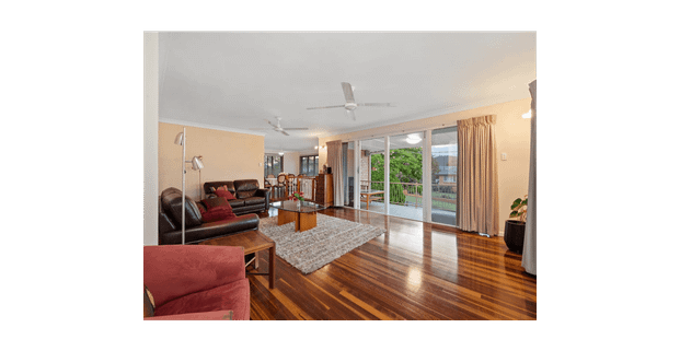 Generous 650m² home with versatile spaces perfect for work, relaxation or entertainment. - Photo 1