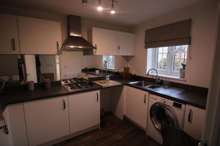 3 bedroom semi-detached house to rent - Photo 4