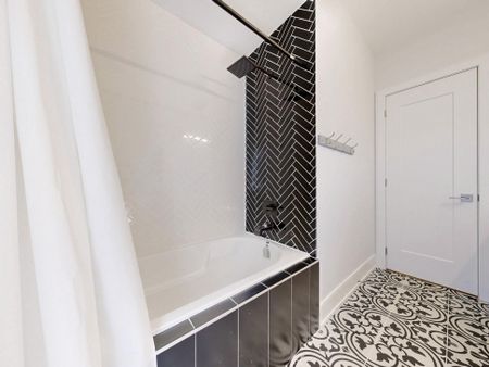 For Lease - 7 Orbit Avenue, Richmond Hill, Ontario - Photo 3