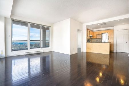 Le 400 Sherbrooke Ouest is located a few steps away from Montreal's Quartier des Spectacles. - Photo 4