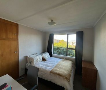 Tidy three bedroom home - Photo 6