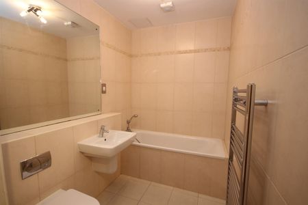 2 bedroom Terraced House to let - Photo 2