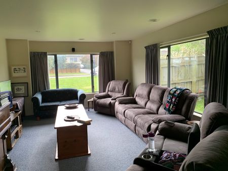 8 Fiordland Place, Aotea - Photo 3