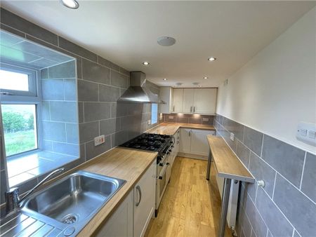 Available early May, this recently refurbished stone-built two bedroom property set in the picturesque Pennine Hills. - Photo 2