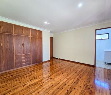 Freshly Updated Home with Space, Comfort & Ample Parking - Photo 5