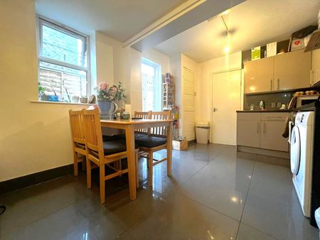 3 Bed Flat, Haringey, N4 - Photo 3