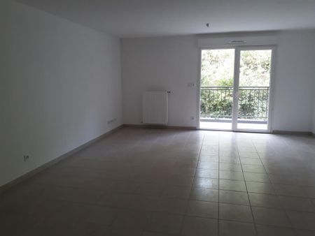 Appartement - T3 - L ARBRESLE - Photo 2