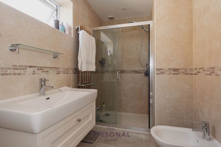 Beechfield, Banstead - Photo 5