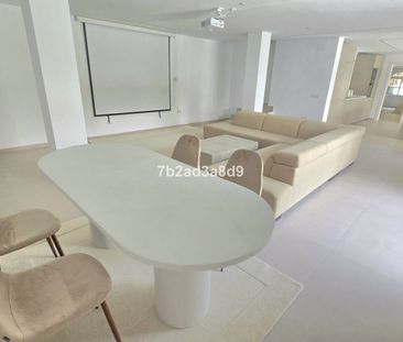 Detached Villa in Elviria - Photo 4