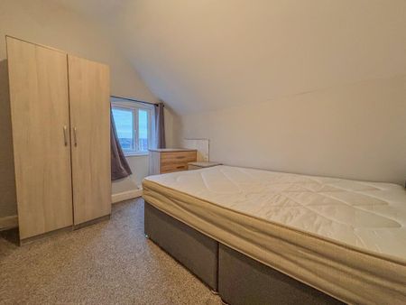 3 bedroom apartment to rent - Photo 3