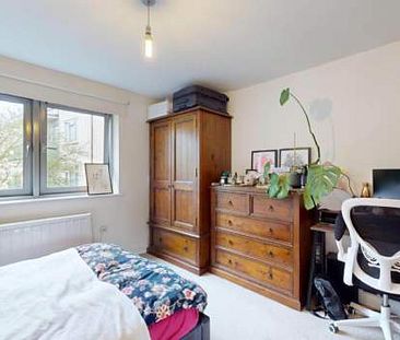 2 bedroom property to rent in London - Photo 2