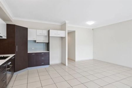 “Suave Villa-Style Townhouse” - Photo 4