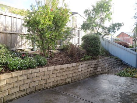 2/9A Shepherd Street Sandy Bay TAS 7005 Australia - Photo 2