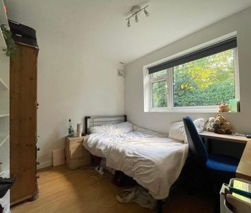 3 bedroom flat to rent - Photo 3